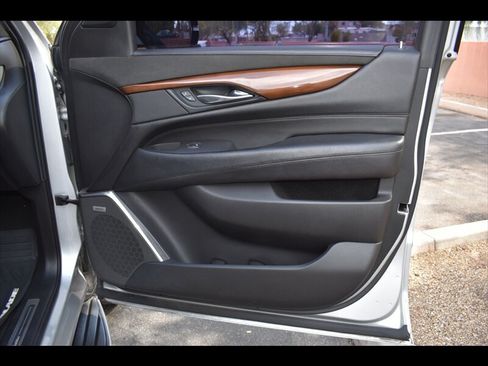 Used 2018 Cadillac Escalade ESV 2WD image 37
