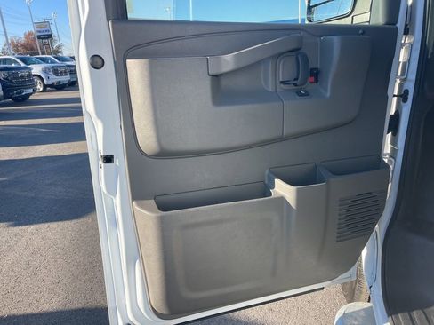 Used 2023 GMC Savana 2500 Extended w/ Driver Convenience Package image 9