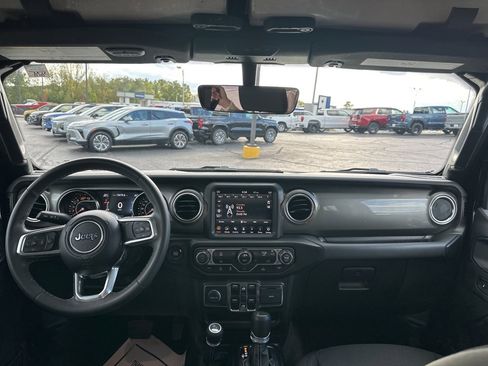 Used 2023 Jeep Wrangler Sahara image 11