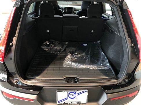 Used 2025 Volvo XC40 B5 Core w/ Protection Package Premier image 30