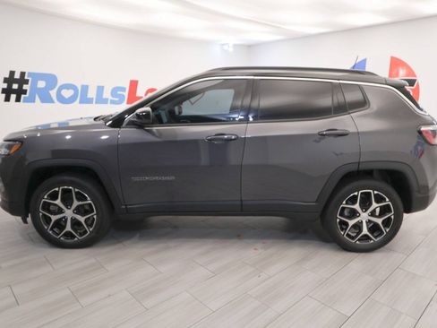 Used 2024 Jeep Compass Limited AWD/4WD image 2