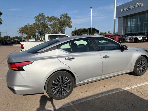 Used 2025 Nissan Altima 2.5 SV FWD image 8