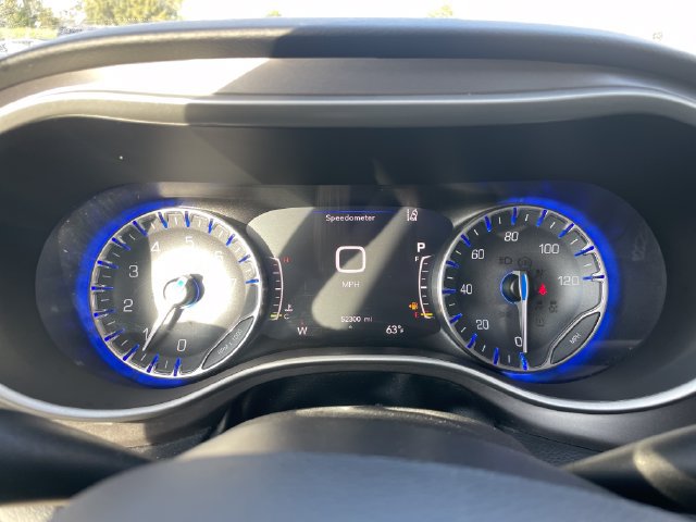 Used 2021 Chrysler Pacifica Touring-L FWD image 9