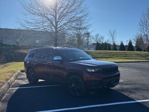 Used 2024 Jeep Grand Cherokee L Altitude image 10