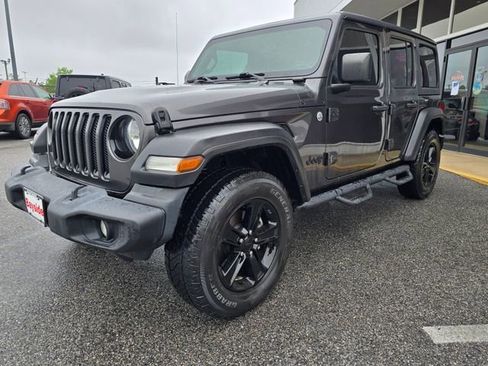 Used 2019 Jeep Wrangler Unlimited Sport AWD/4WD image 24