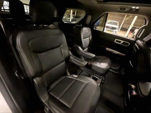 Certified 2020 Ford Explorer XLT w/ Equipment Group 202A AWD/4WD image 26