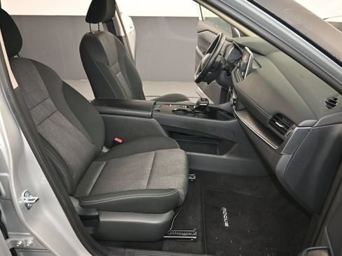 Used 2025 Nissan Rogue SV FWD image 28