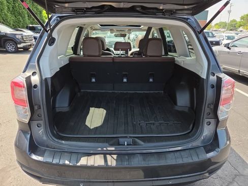 Used 2017 Subaru Forester 2.5i Touring AWD/4WD image 18