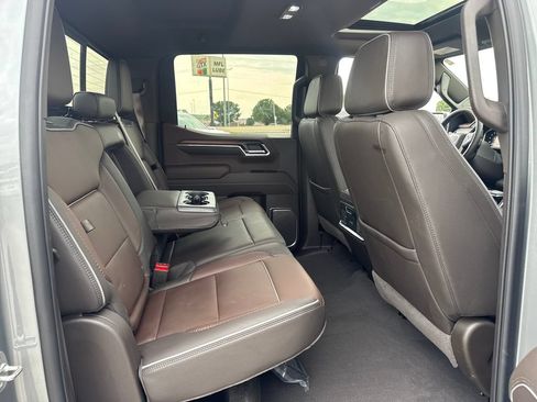 Used 2025 GMC Sierra 1500 Denali w/ Denali Reserve Package AWD/4WD image 13