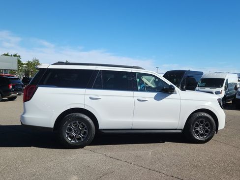 Certified 2025 Ford Expedition Active AWD/4WD image 2