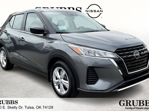 New 2025 Nissan Kicks Play S image 1