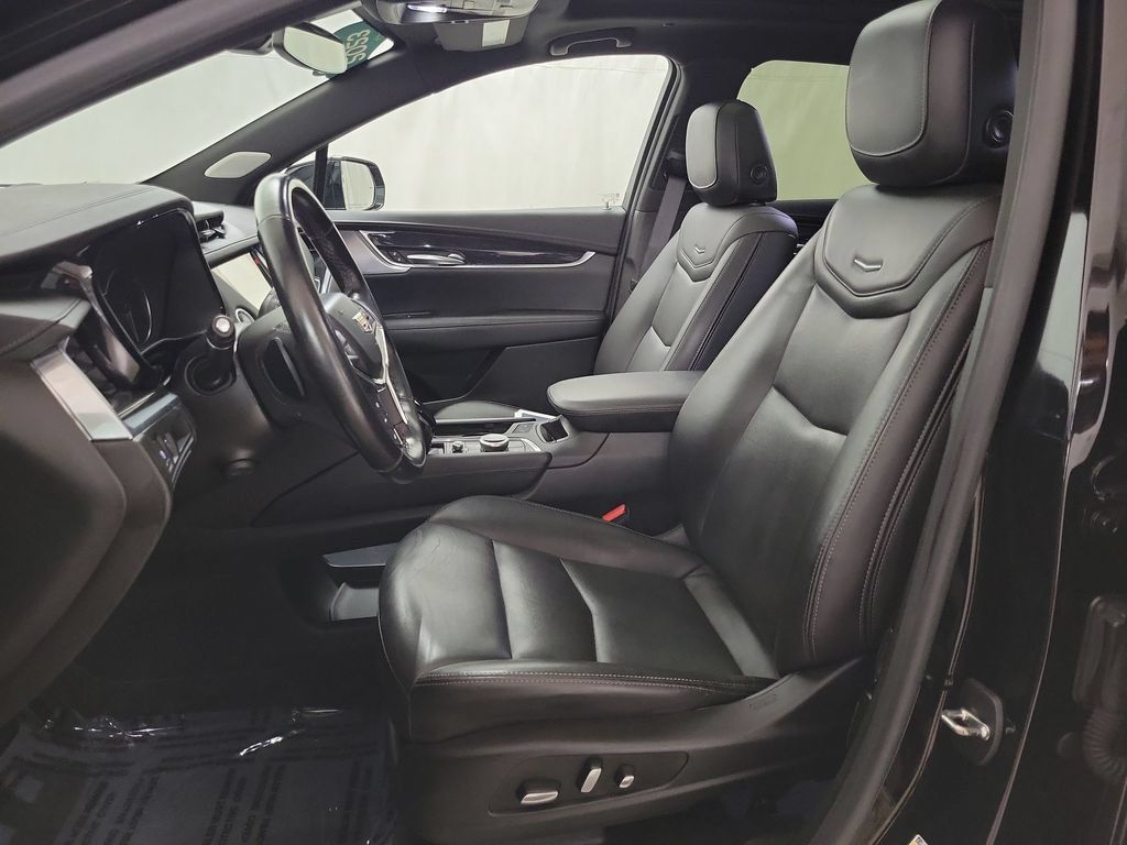 Certified 2023 Cadillac XT5 Premium Luxury w/ LPO, Floor Liner Package FWD image 9