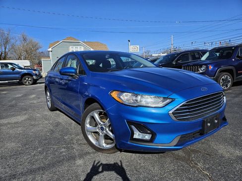 Used 2020 Ford Fusion SE image 3