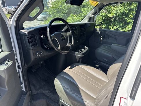 Used 2019 Chevrolet Express 3500 w/ Driver Convenience Package RWD image 11