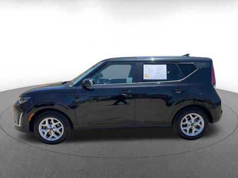 Used 2025 Kia Soul LX w/ LX Technology Package FWD image 9