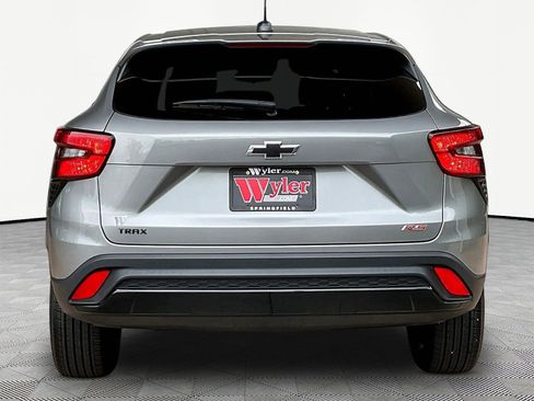 Used 2024 Chevrolet Trax RS FWD image 5