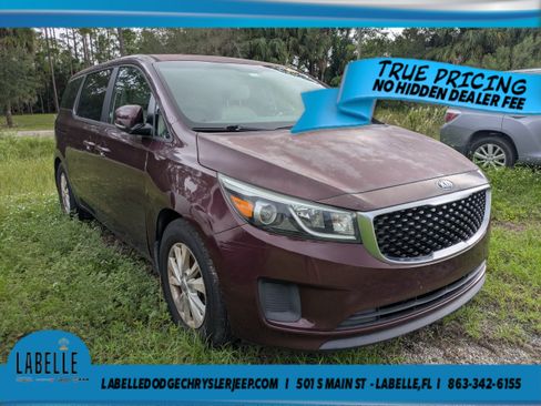 Used 2017 Kia Sedona LX FWD image 2