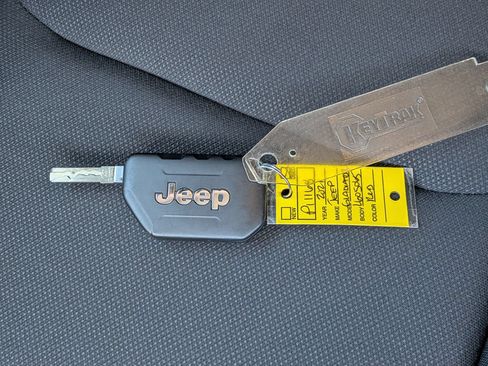 Used 2021 Jeep Gladiator Sport AWD/4WD image 33