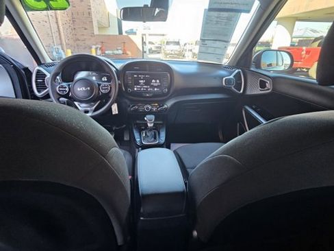 Used 2023 Kia Soul LX image 13