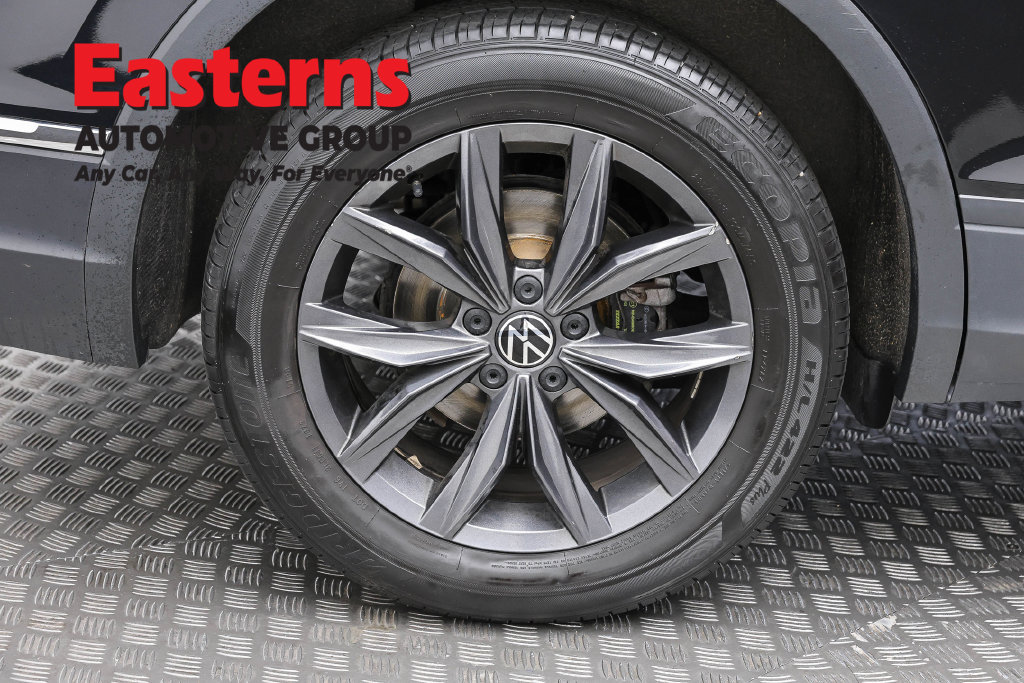 Used 2023 Volkswagen Tiguan SE AWD/4WD image 30