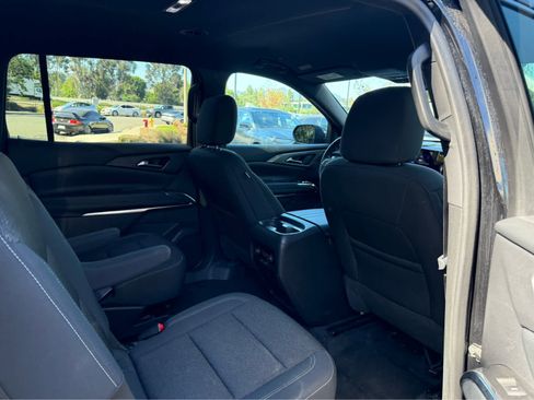Used 2024 Chevrolet Traverse LT image 4