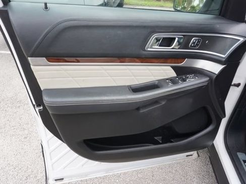Used 2016 Ford Explorer Platinum AWD/4WD image 28