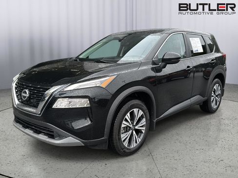 Used 2022 Nissan Rogue SV image 1