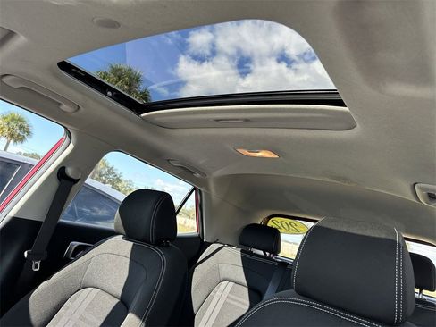 Certified 2023 Hyundai Venue SEL image 21