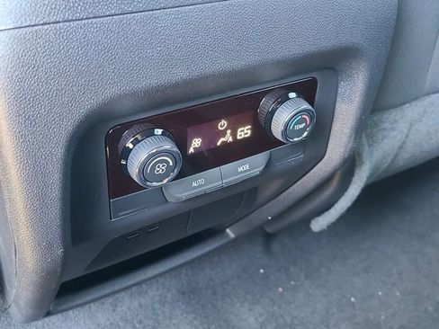 New 2026 Chevrolet Traverse LT image 13