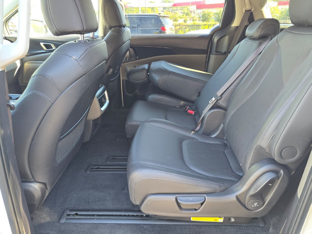 Used 2026 Kia Carnival LXS FWD image 10