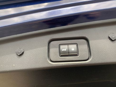 Used 2022 Nissan Pathfinder SL w/ SL Premium Package image 9