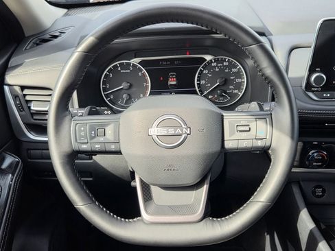 Used 2025 Nissan Rogue SV FWD image 14