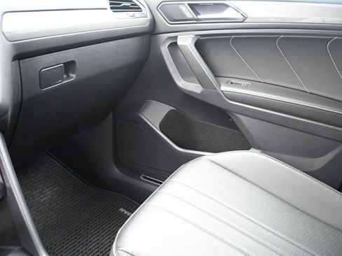 Certified 2022 Volkswagen Tiguan SE R-Line AWD/4WD image 7