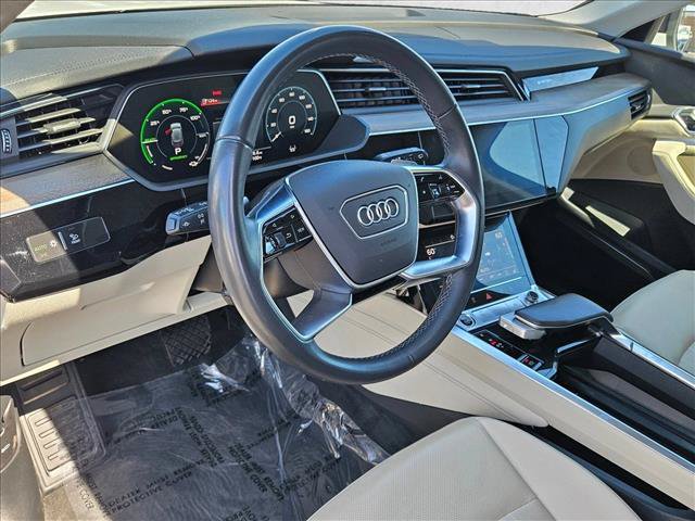 Used 2023 Audi e-tron Premium Plus w/ Premium Plus Package AWD/4WD image 10