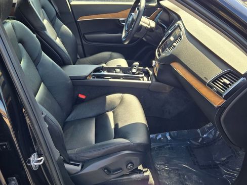 Used 2023 Volvo XC90 T8 Core AWD/4WD image 9