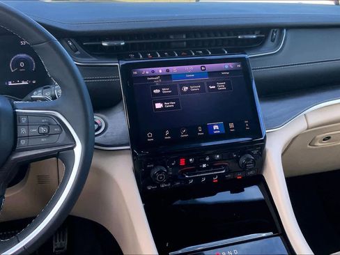 Used 2025 Jeep Grand Cherokee Limited w/ Luxury Tech Group II image 7