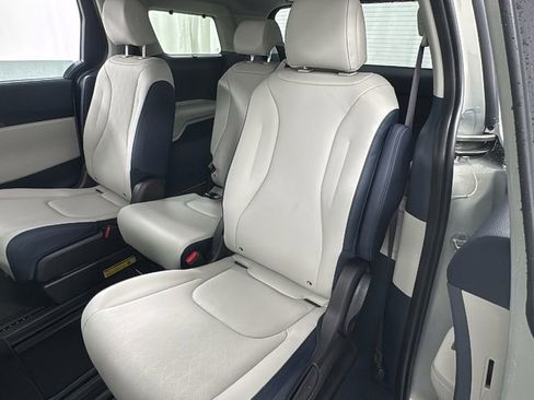 New 2026 Kia Carnival EX image 12