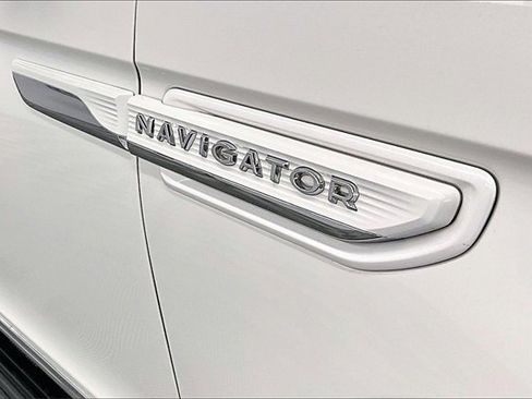 Used 2024 Lincoln Navigator Reserve image 10