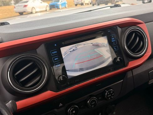 Used 2019 Toyota Tacoma TRD Off-Road image 47