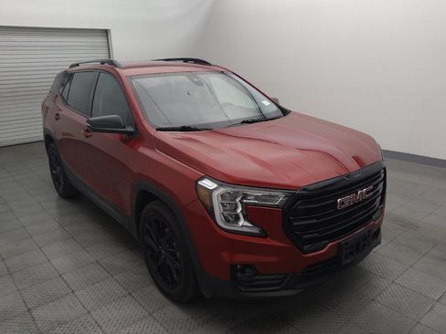 Used 2024 GMC Terrain SLT w/ Elevation Edition FWD image 13