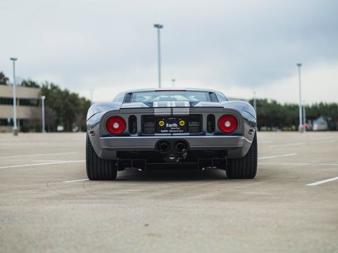 Used 2006 Ford GT RWD image 40