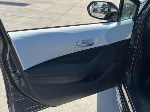 Used 2026 Toyota Corolla SE FWD image 5