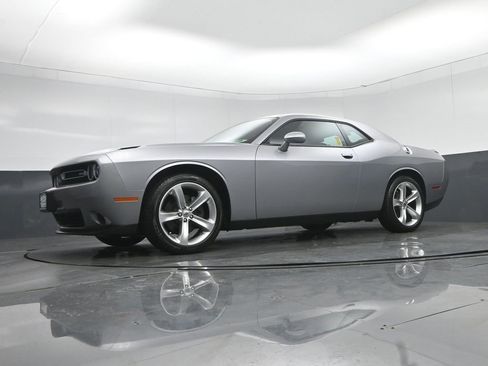 Used 2018 Dodge Challenger SXT w/ Super Sport Group (SS/T) image 47