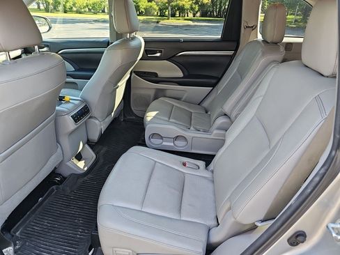 Used 2018 Toyota Highlander Limited Platinum AWD/4WD image 17