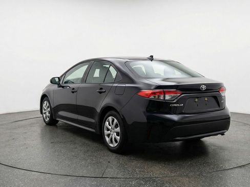 Used 2025 Toyota Corolla LE FWD image 6