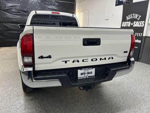 Used 2020 Toyota Tacoma SR5 w/ Blackout Package AWD/4WD image 5