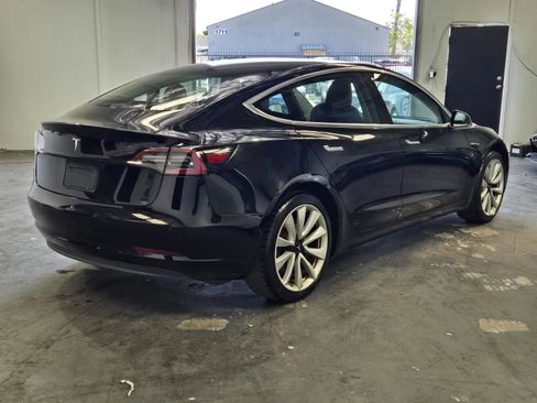 Used 2019 Tesla Model 3 Standard Range image 4