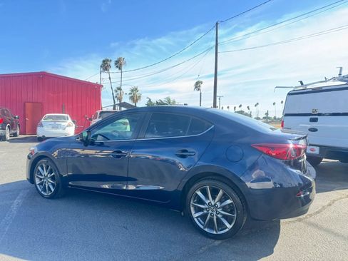 Used 2018 MAZDA MAZDA3 Touring FWD image 4