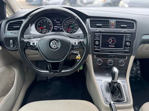 Used 2018 Volkswagen Golf S image 34