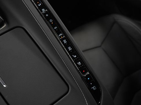 Used 2025 Chevrolet Corvette Stingray w/ Z51 Performance Package image 18